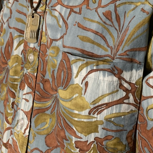 Malihini Hawaii Men’s Hawaiian Print Button Down - Picture 2 of 4